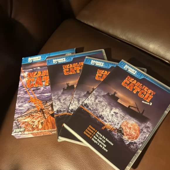 $5 bundled - Deadliest Catch the Complete Second Season and Season 3 DVDs - Picture 6 of 8